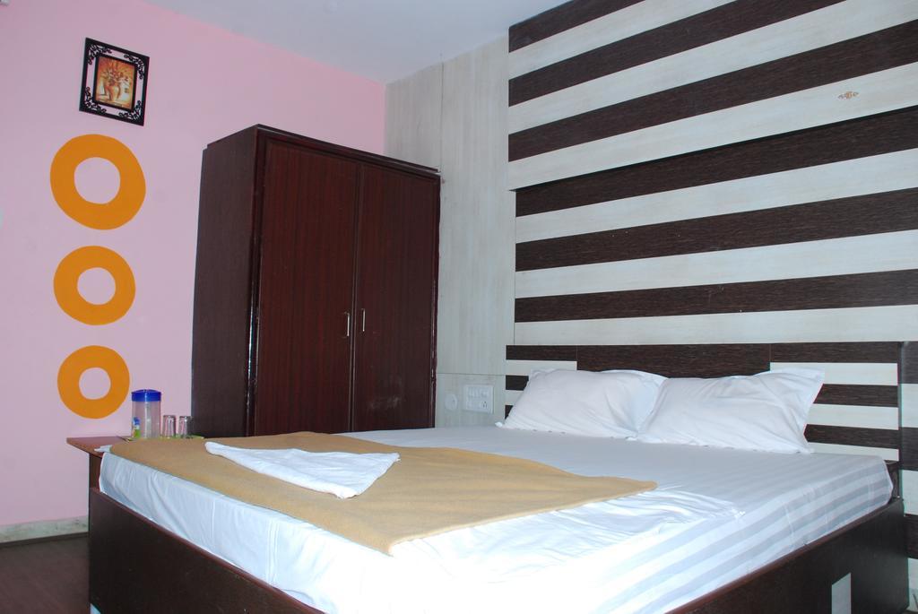 Jayalakshmi Residency Ξενοδοχείο Τιρουπάτι Δωμάτιο φωτογραφία
